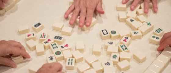 Kort historia om Mahjong och hur man spelar det